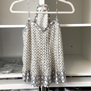 Loft Cami with V-neck. Flowey design. White, olive green and navy combination…